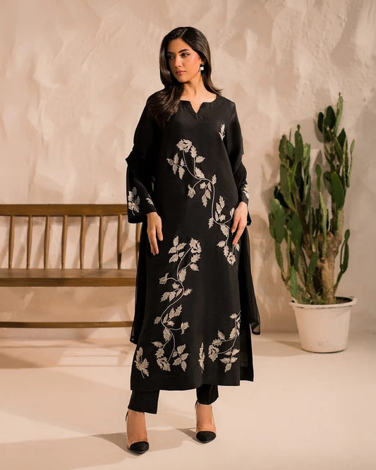 BLACK PETALS 3PCS